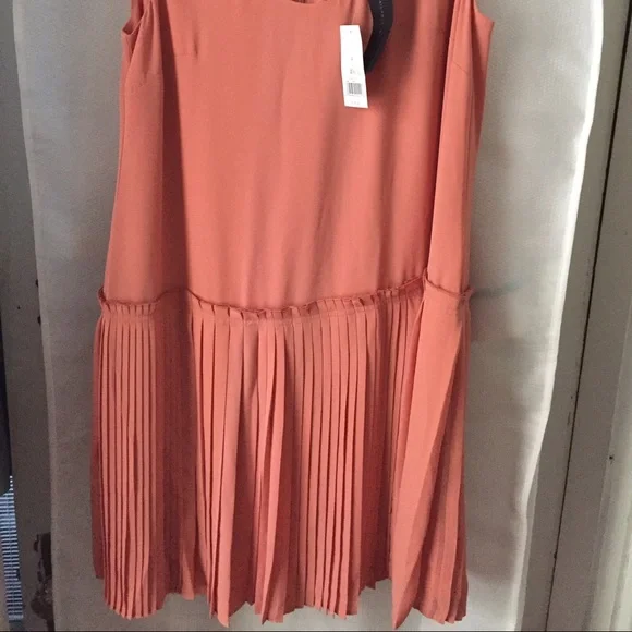 SALE Banana republic coral pleated dress nwt - Picture 3 of 3
